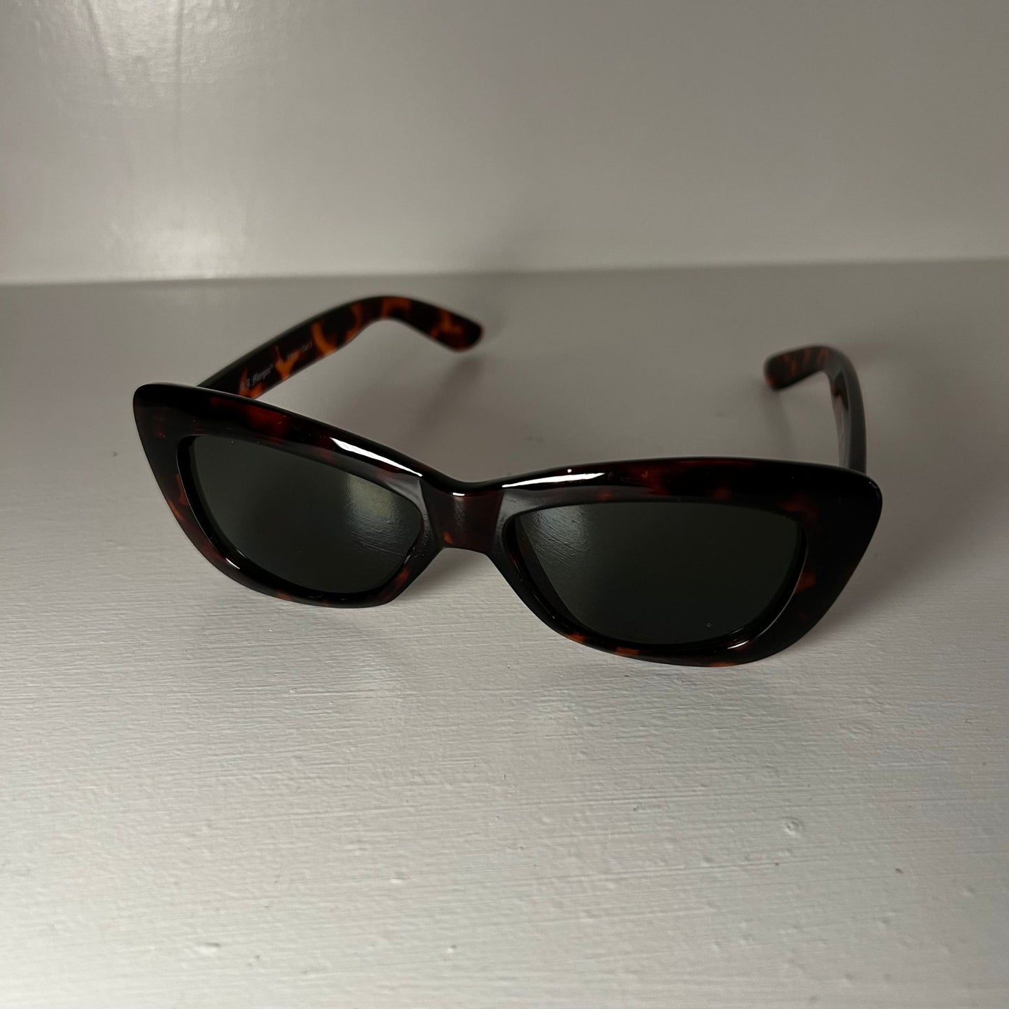 Sleek Cat Eye Sunglasses