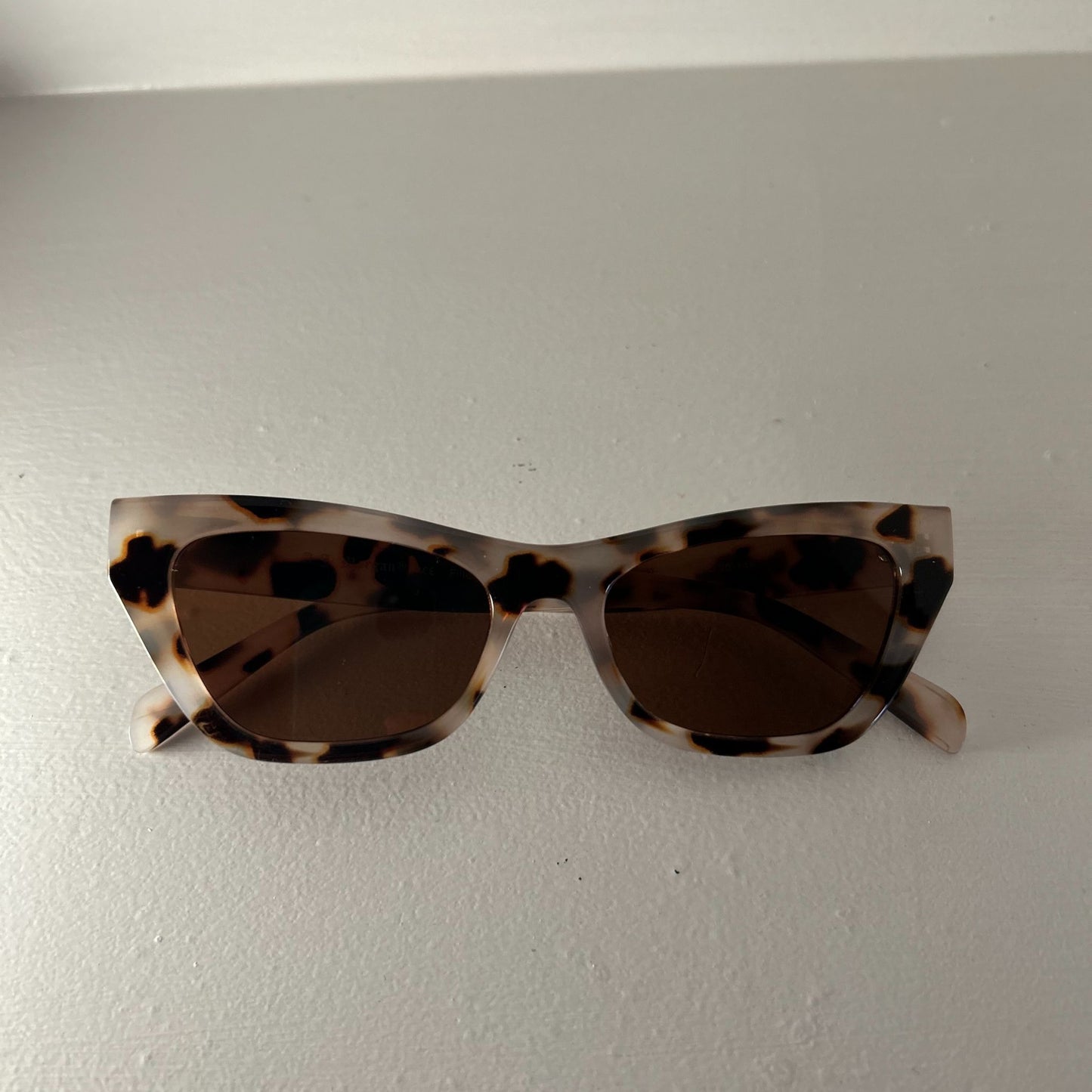 Sleek Cat Eye Sunglasses