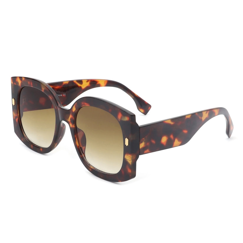 Tortoise shell retro glasses
