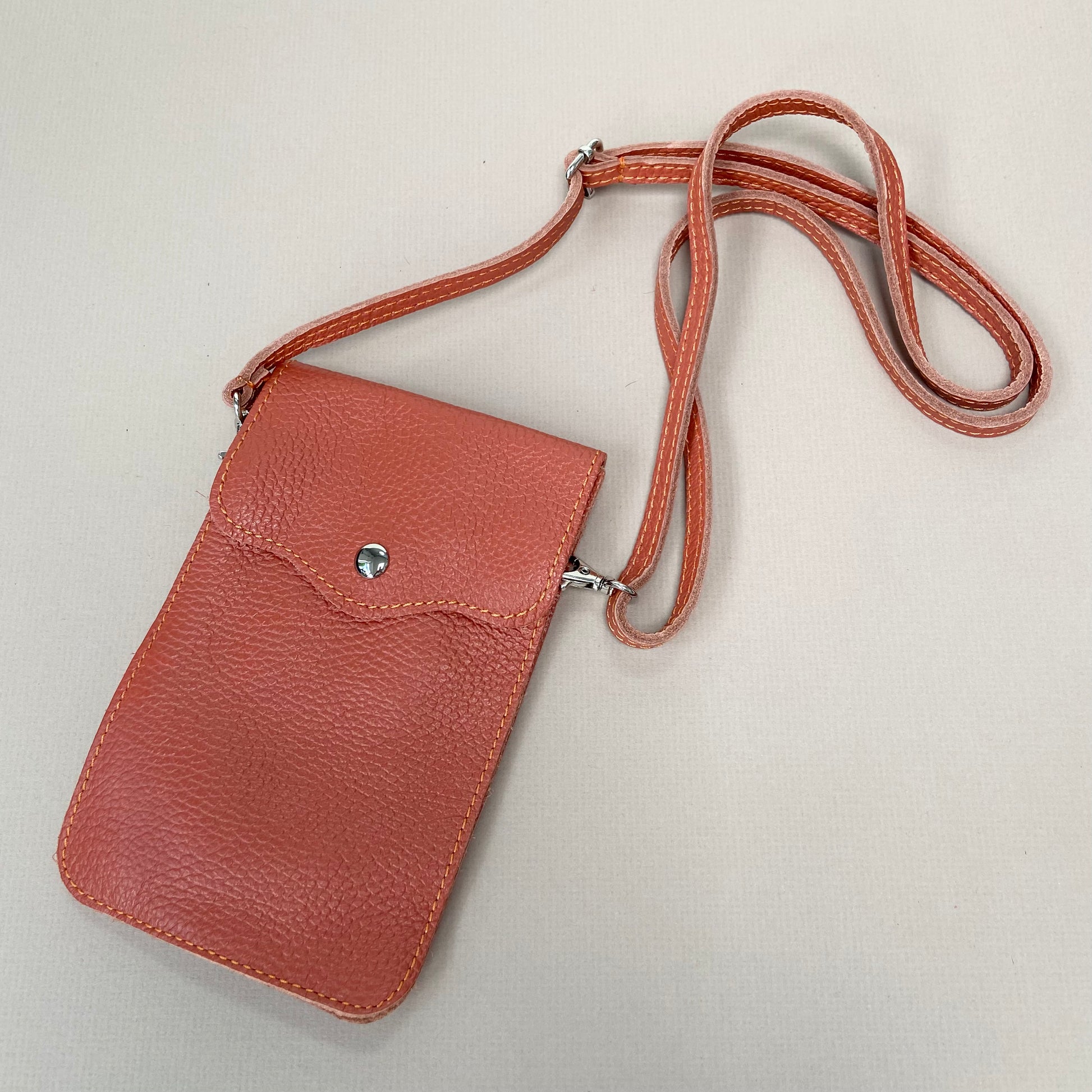 Versatile Leather Bag for Every Occasion - Lightweight and practical design.