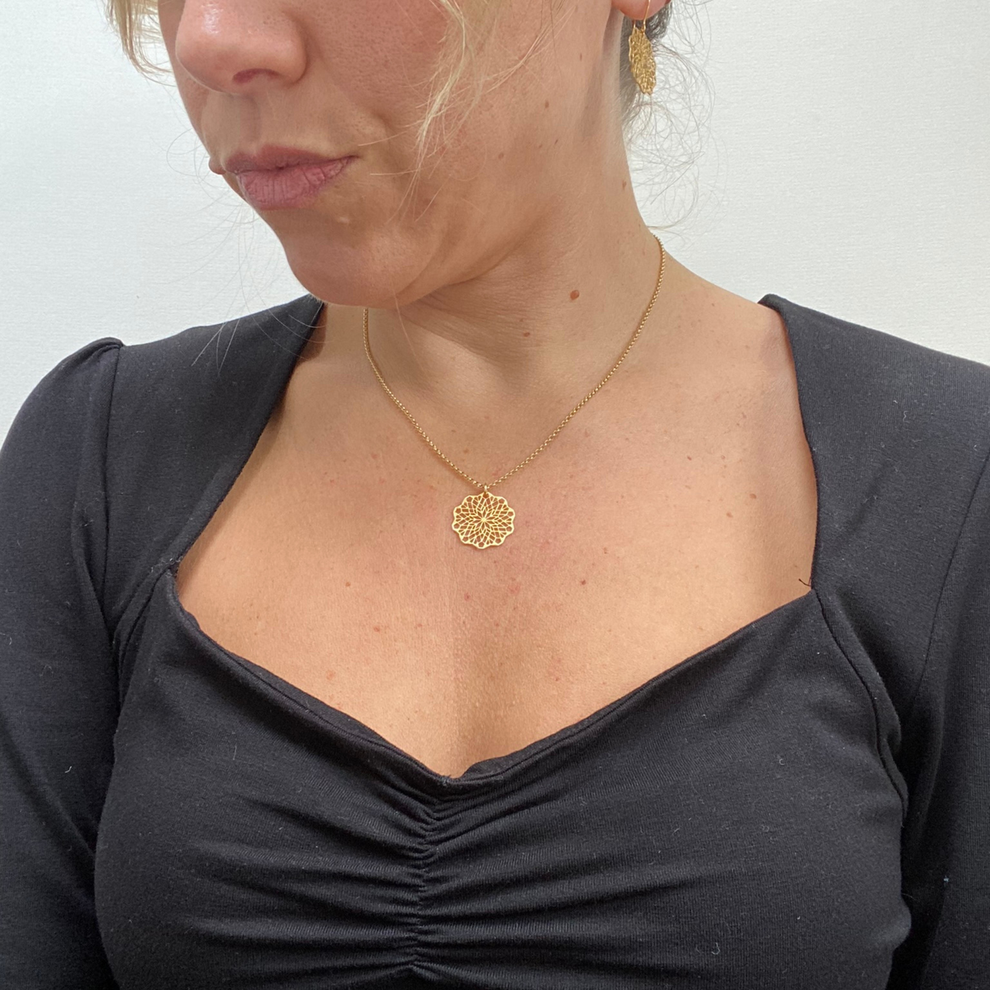 Gold Filigree Pendant Necklace