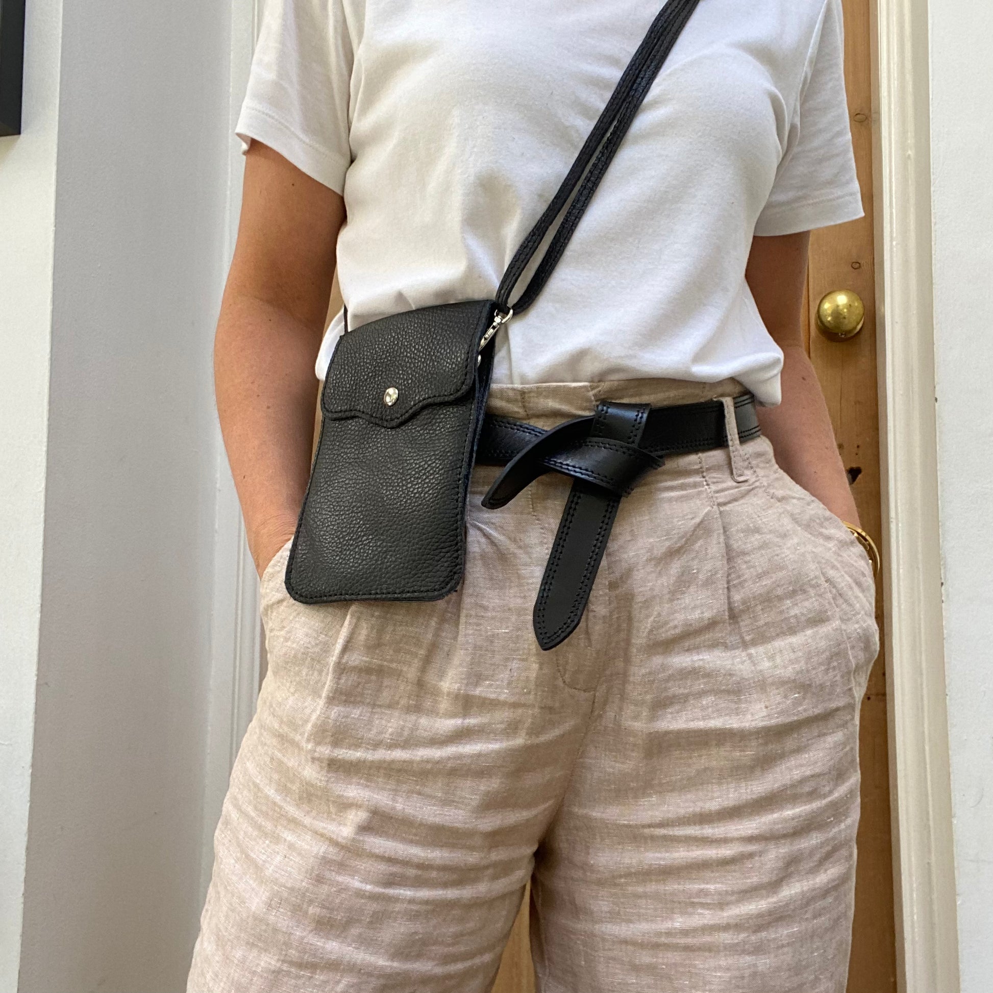 Stylish Leather Phone Bag in black- Ideal for daily errands and travel.