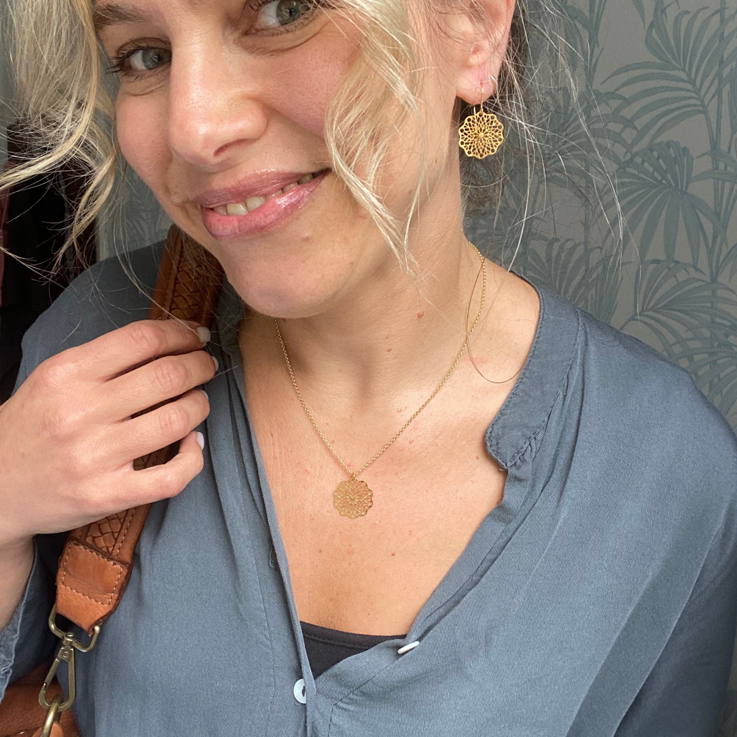 Gold Filigree Pendant Necklace