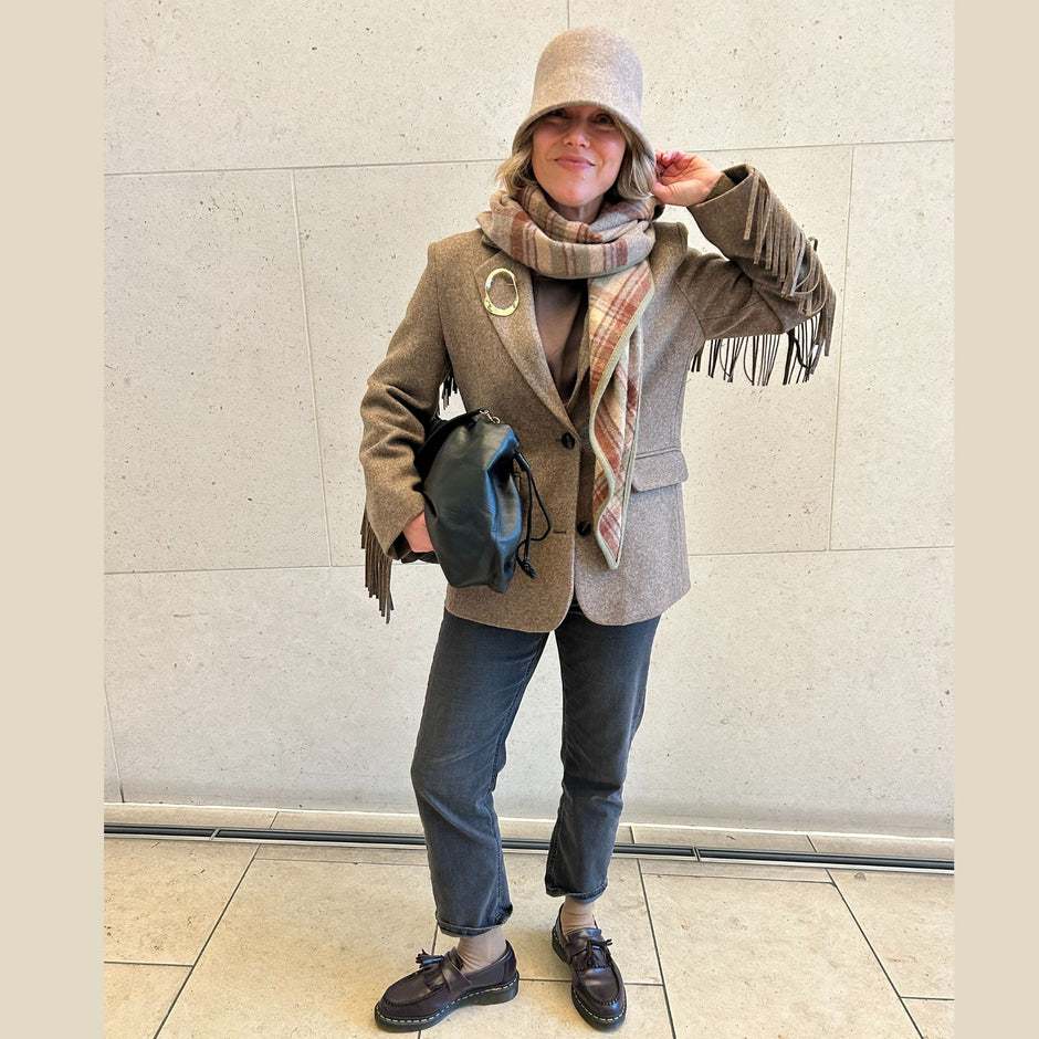 Get the look - Black jeans and loafer outfit inspo