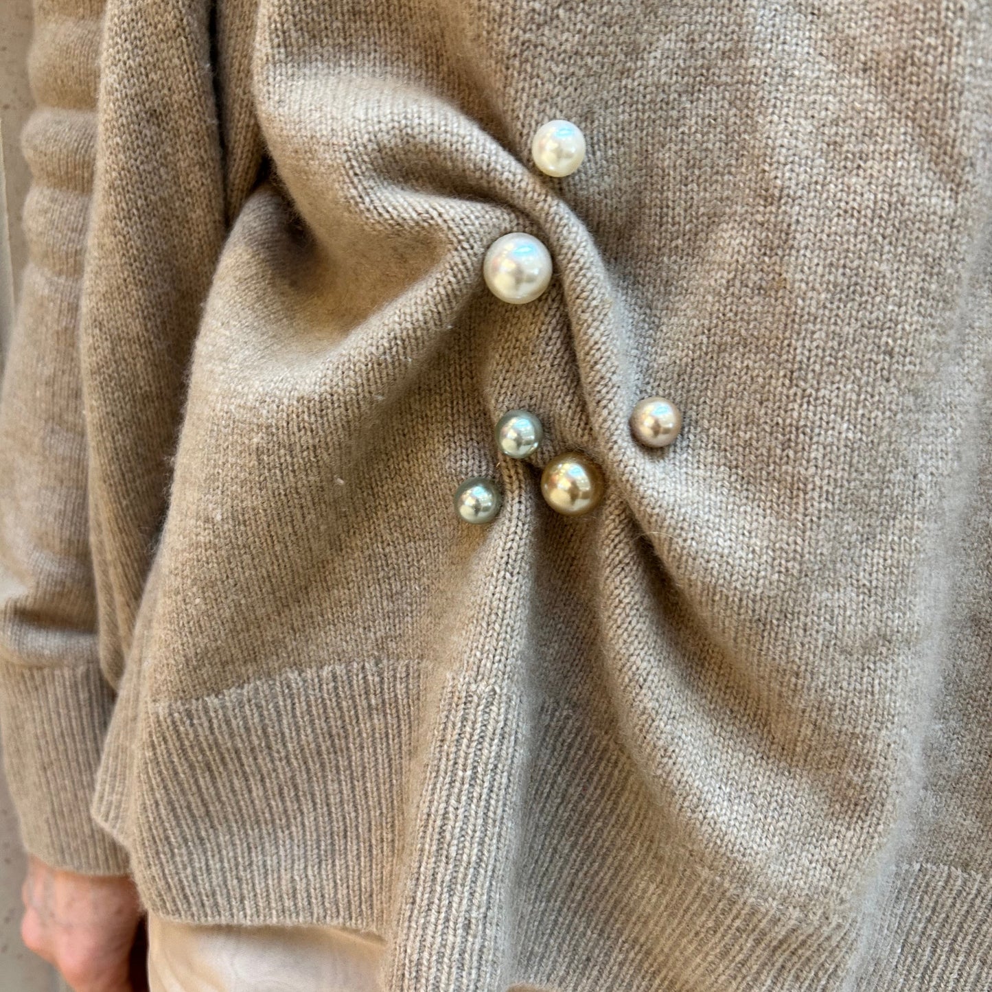 Pearl brooch pins