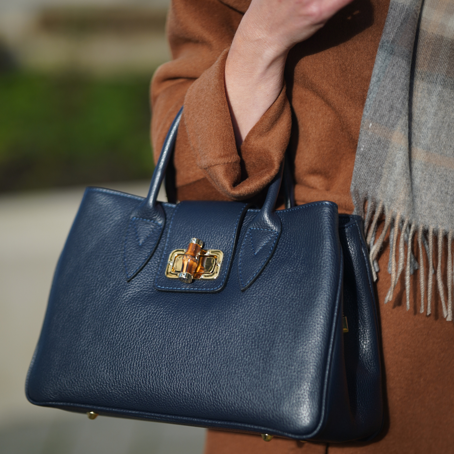 The Classic Leather handbag