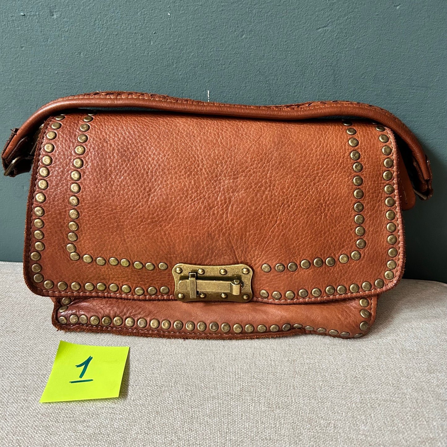 SECONDS Vintage Stud Cognac
