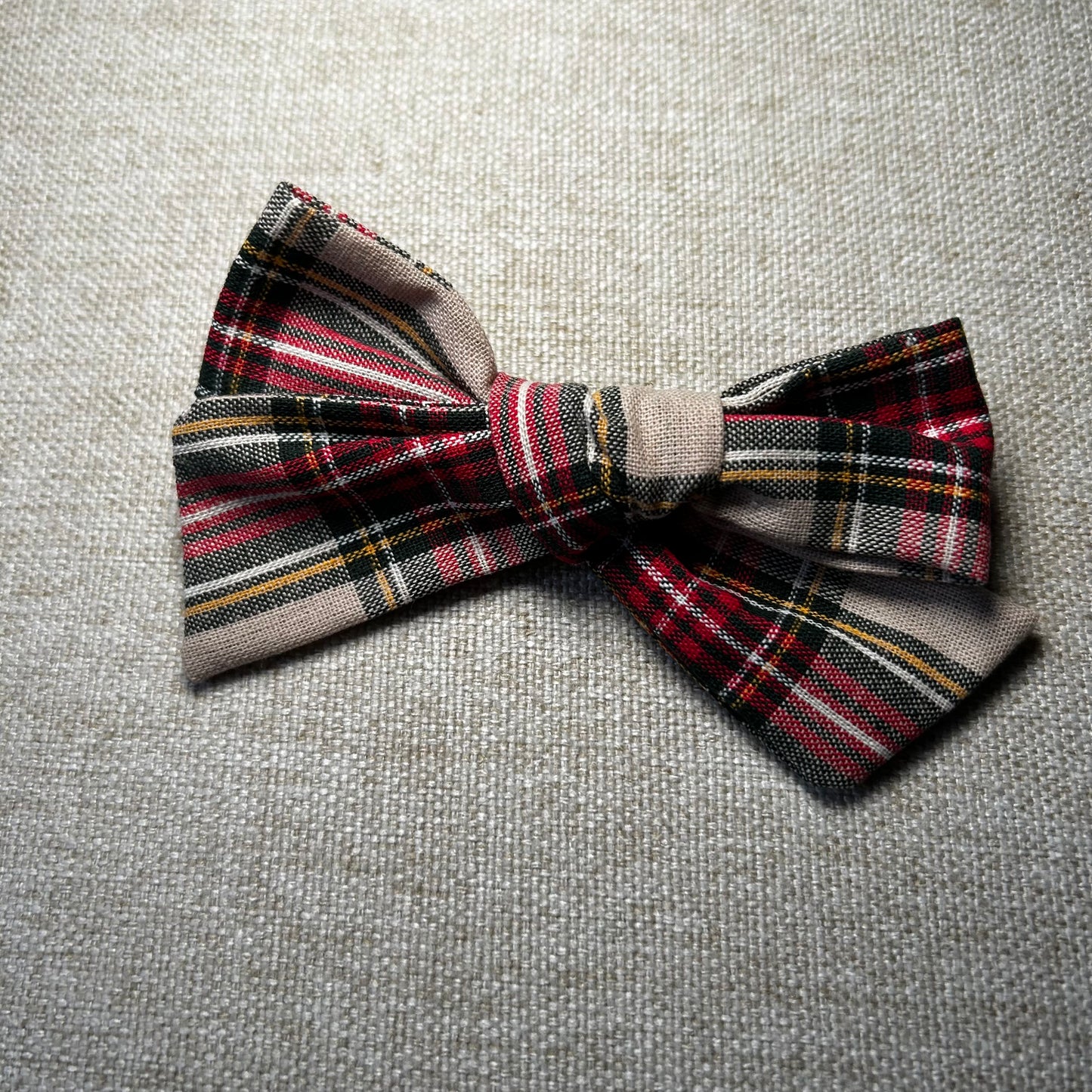 Tartan bow brooches