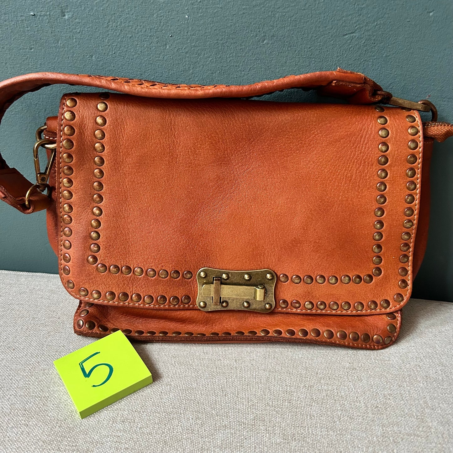 SECONDS Vintage Stud Cognac