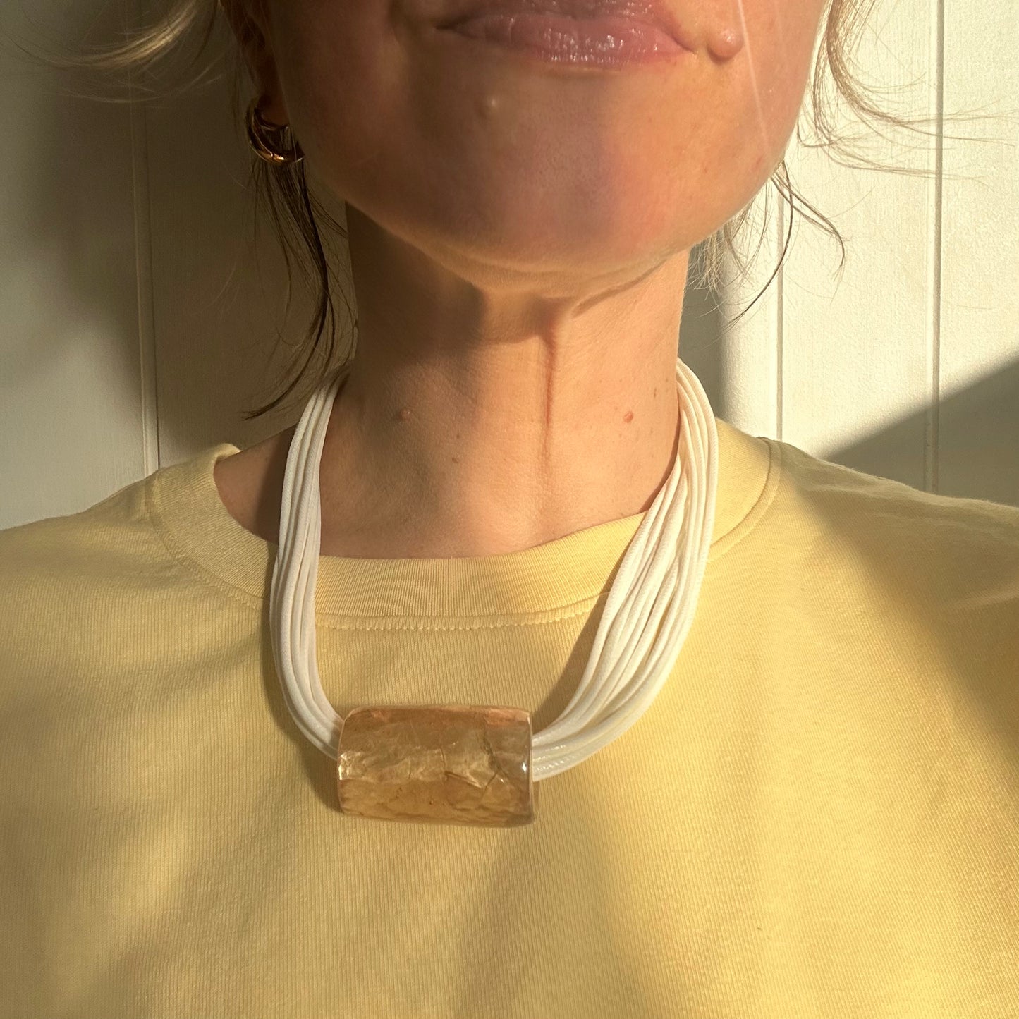 Resin cord necklace white