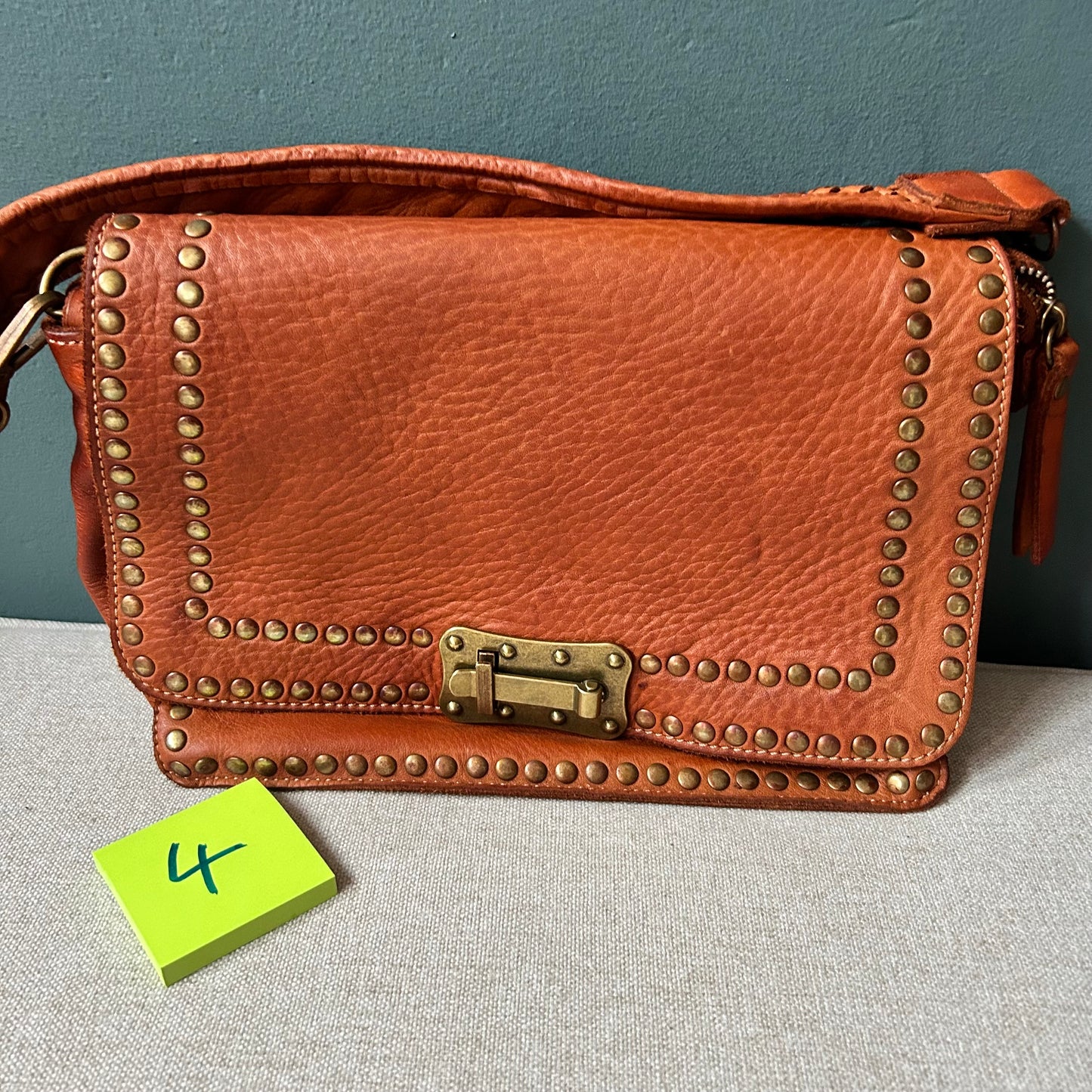 SECONDS Vintage Stud Cognac
