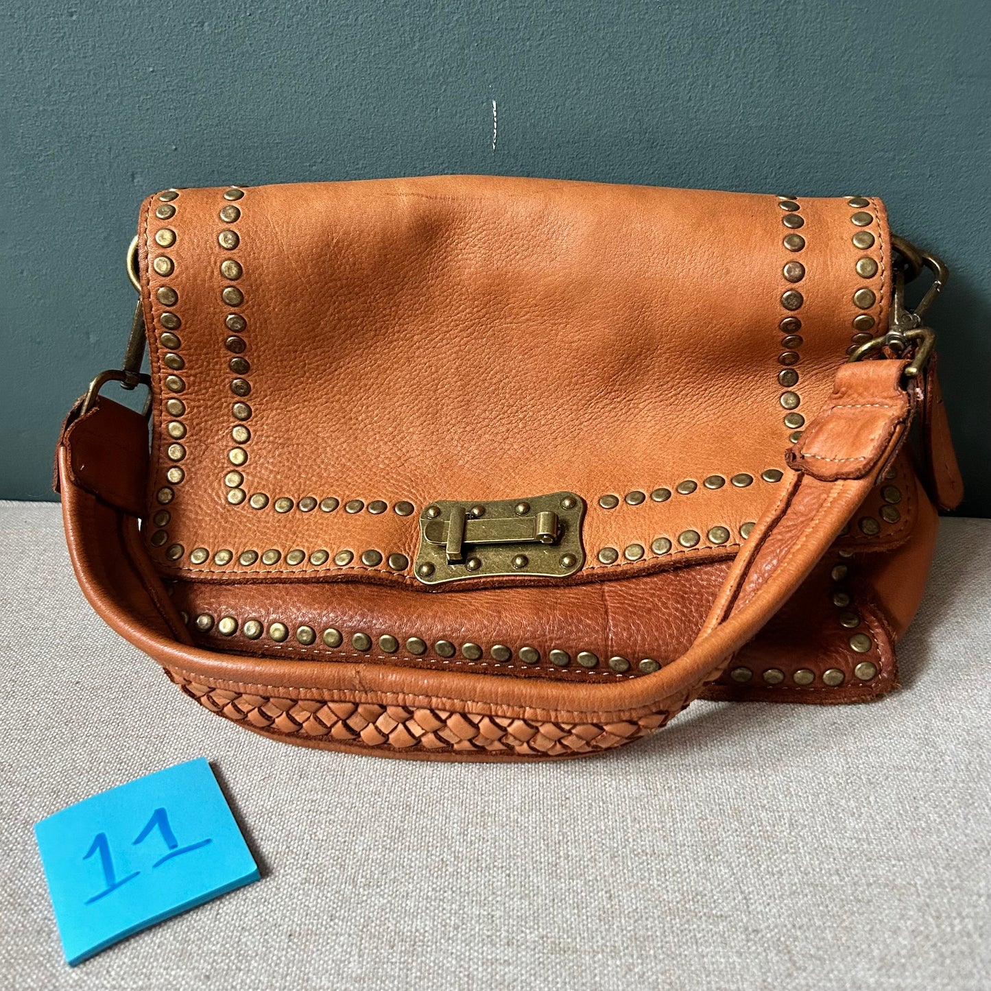 SECONDS Vintage Stud Cognac