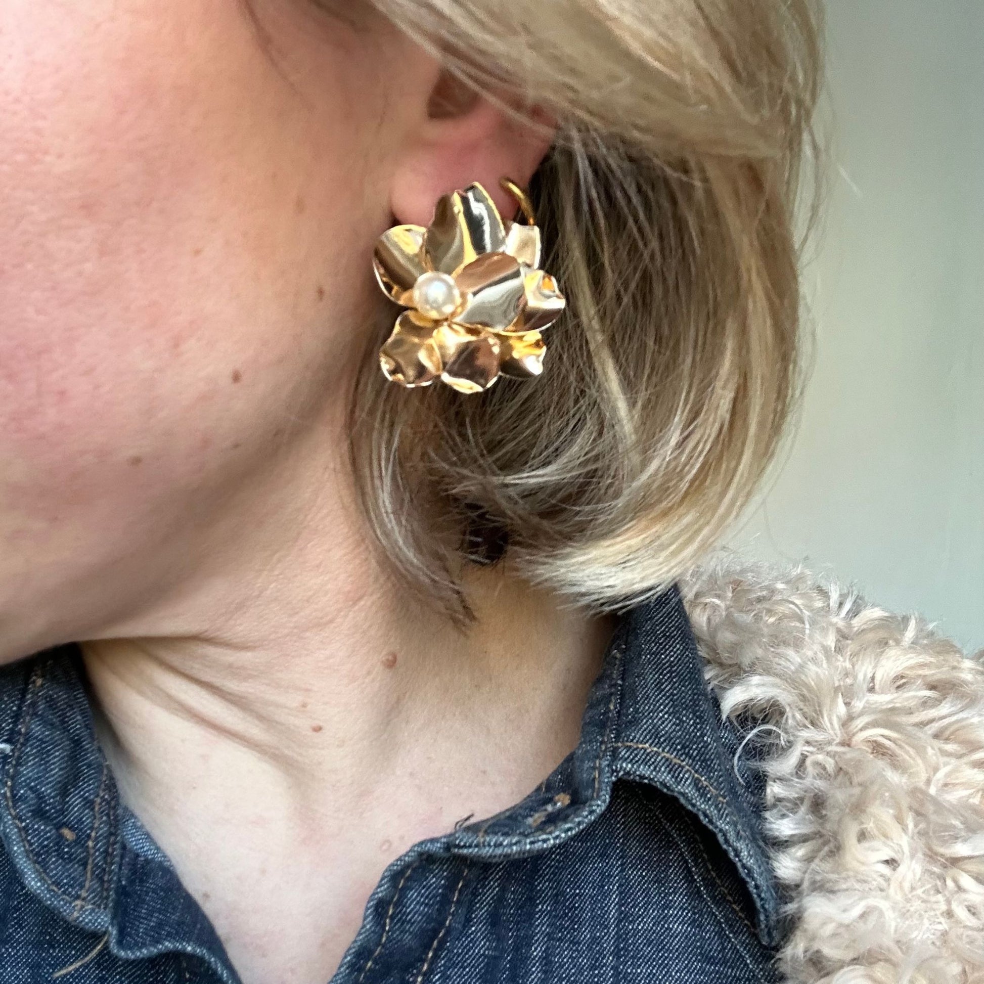 Trendy statement earrings top