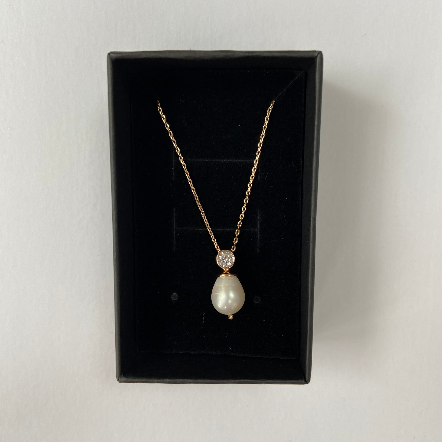 Gold Chain with Cultured Pearl