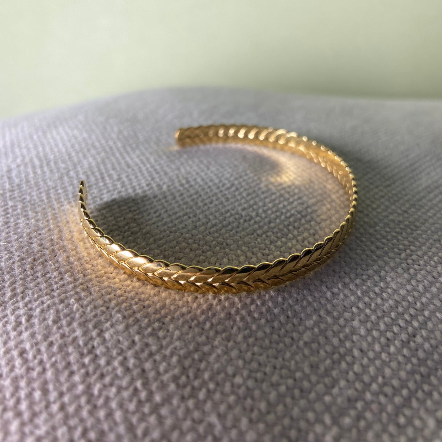 Gold Laurel Leaf Bangle