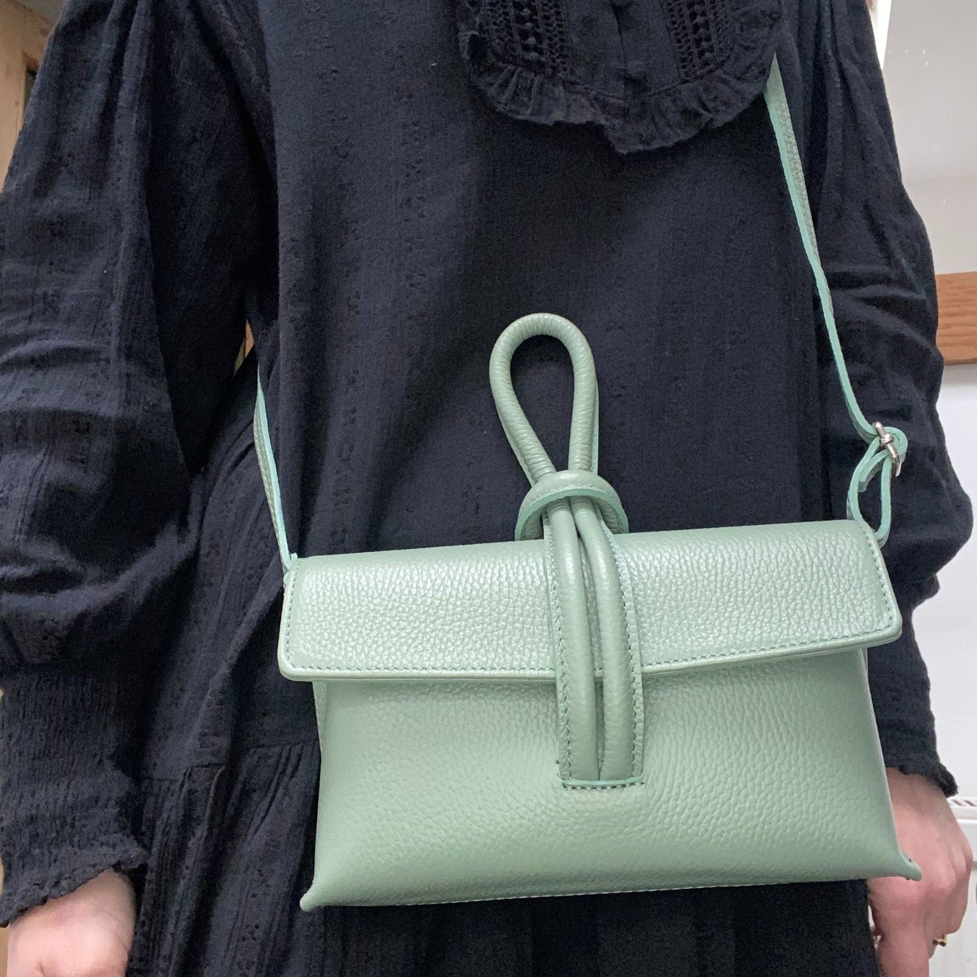 The Leather Top Handle Bag – Scott-Samuel